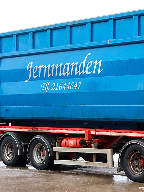 Jernmanden stiller container til rådighed til dit metalskrot